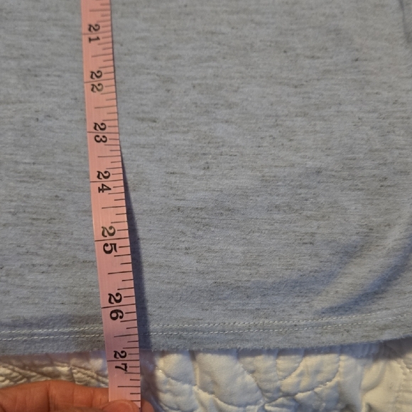 LuLaRoe Lisa Short Sleeve V-Neck T -shirt - Picture 7 of 9